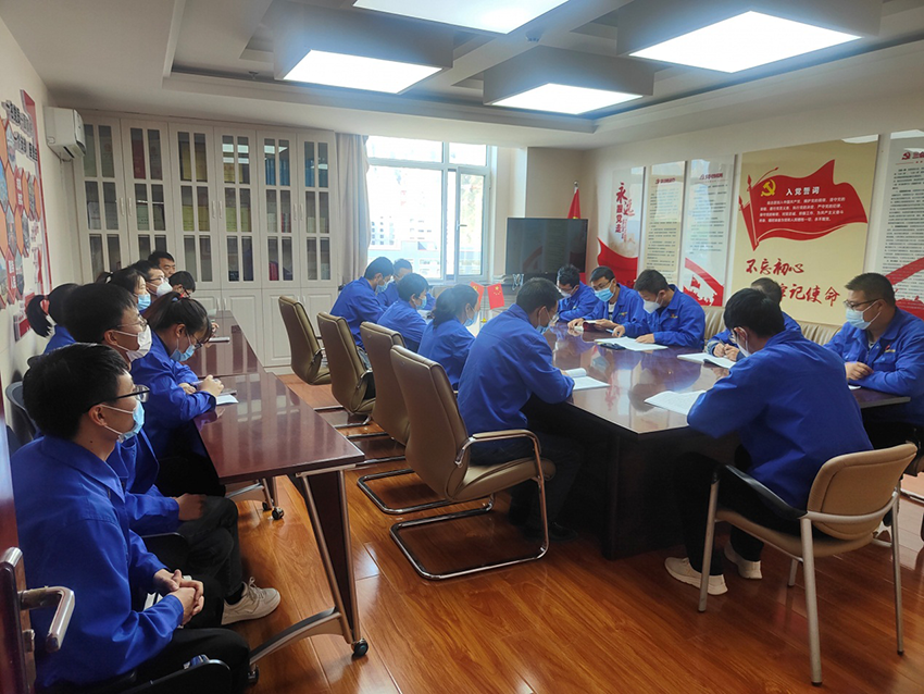 隴神戎發(fā)生產(chǎn)第一黨支部組織收看中國共產(chǎn)黨第二十次全國人民代表大會開幕盛況