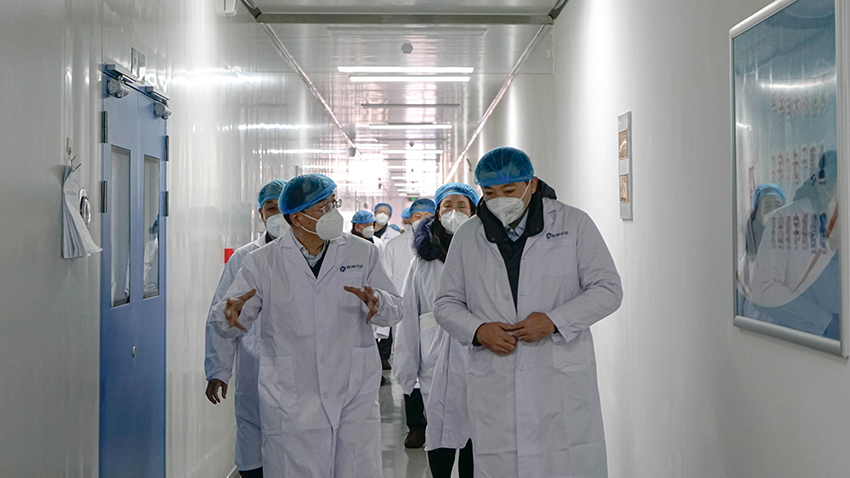 李沛興副省長調(diào)研隴神戎發(fā)時強(qiáng)調(diào) 以最快速度擴(kuò)產(chǎn)擴(kuò)能 保障群眾用藥需求