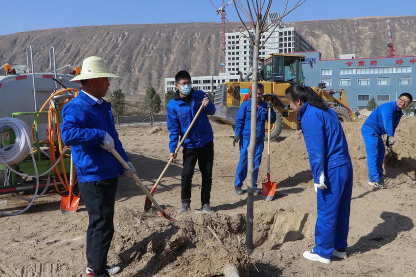 【“三抓三促”進行時】“植初心、種未來、栽種希望，與隴神戎發(fā)共成長”——隴神戎發(fā)組織開展植樹活動