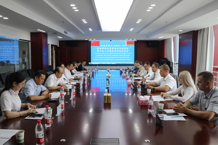 白俄羅斯共和國衛(wèi)生部代表團(tuán)一行蒞臨隴神戎發(fā)參觀訪問