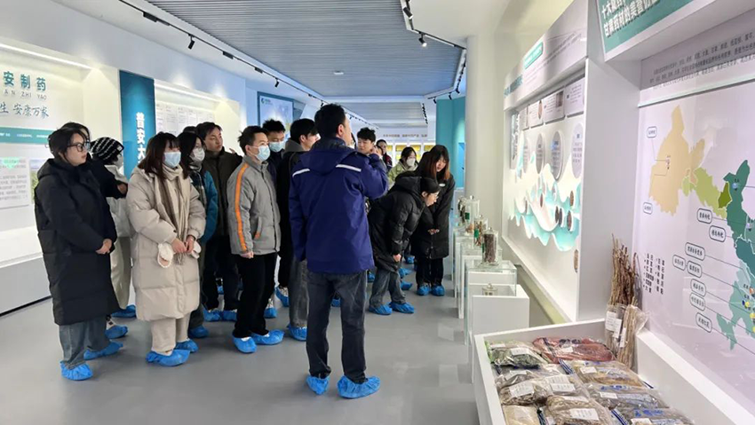 甘肅政法大學(xué)一行參觀隴神戎發(fā)并召開交流討論會(huì)