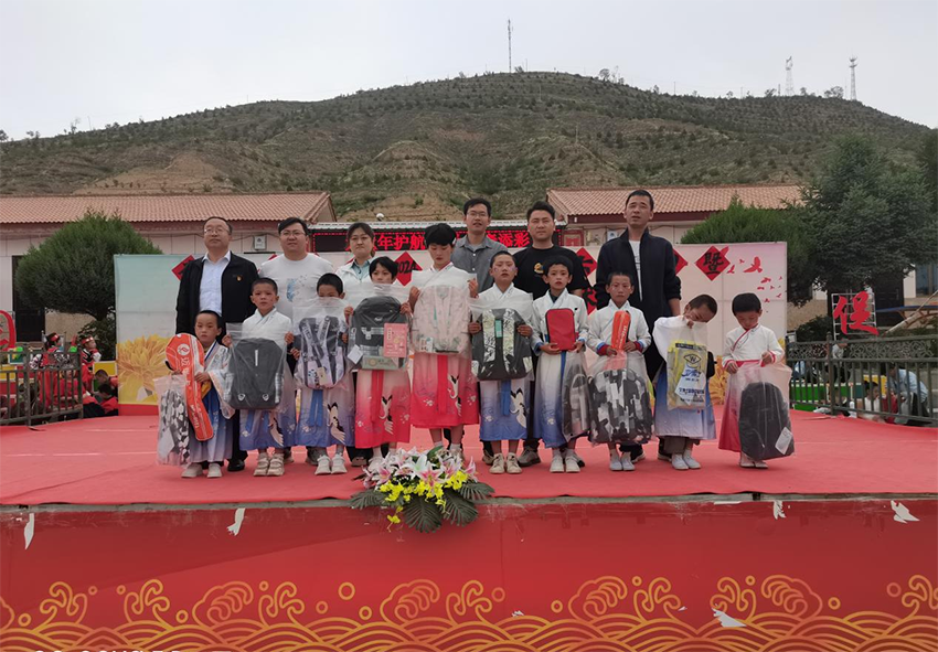 【集團(tuán)要聞】殷殷細(xì)語(yǔ)關(guān)懷備至 情暖鄉(xiāng)村閃閃童心 甘肅藥業(yè)集團(tuán)開(kāi)展慶“六一”結(jié)對(duì)關(guān)愛(ài)活動(dòng)